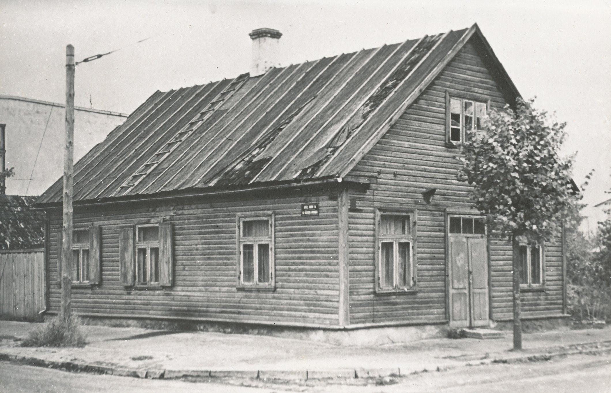 Photo. Building in Võrus Kreutzwald t. 39, where until 1963 the photo axis of the service combination was located in 1967.