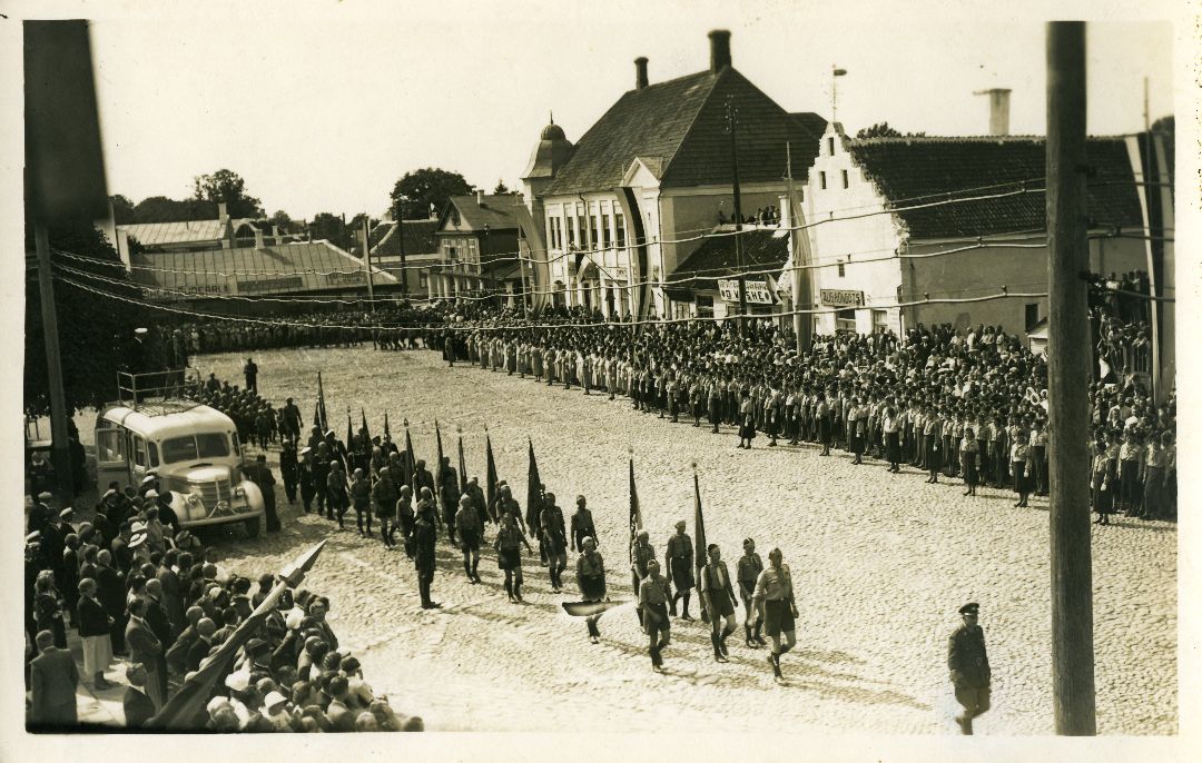 Constantin Päts on the 20th anniversary parade of the Saaremaa National Defence Union in Kuressaare