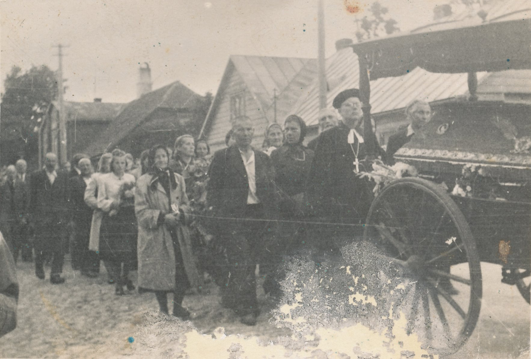 Photo. A funeral trip with a cross on a funeral vanna in 1940s at the corner of Kreutzwald and Liiva Street