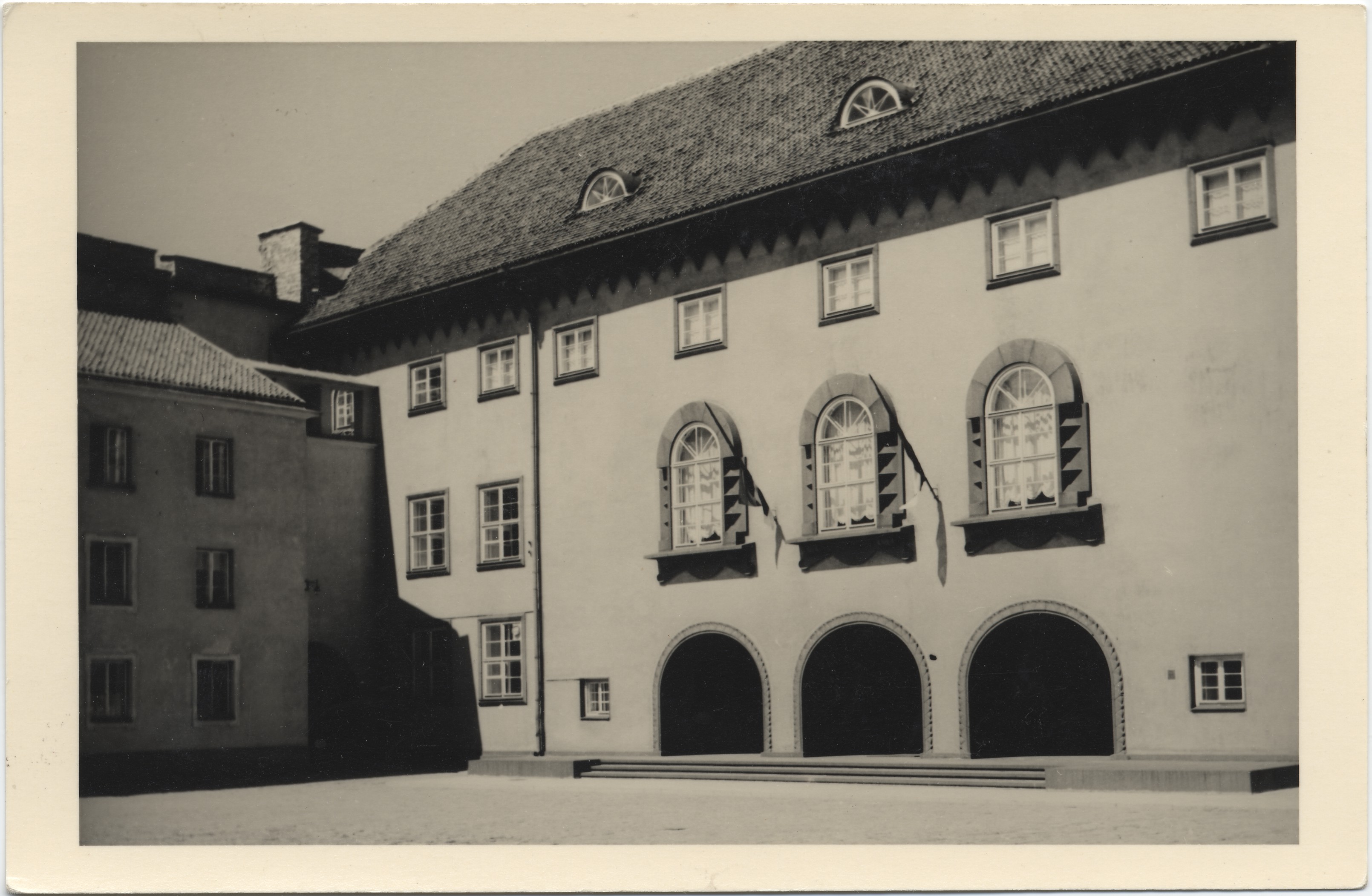 [tallinn] : [Riigikogu building]