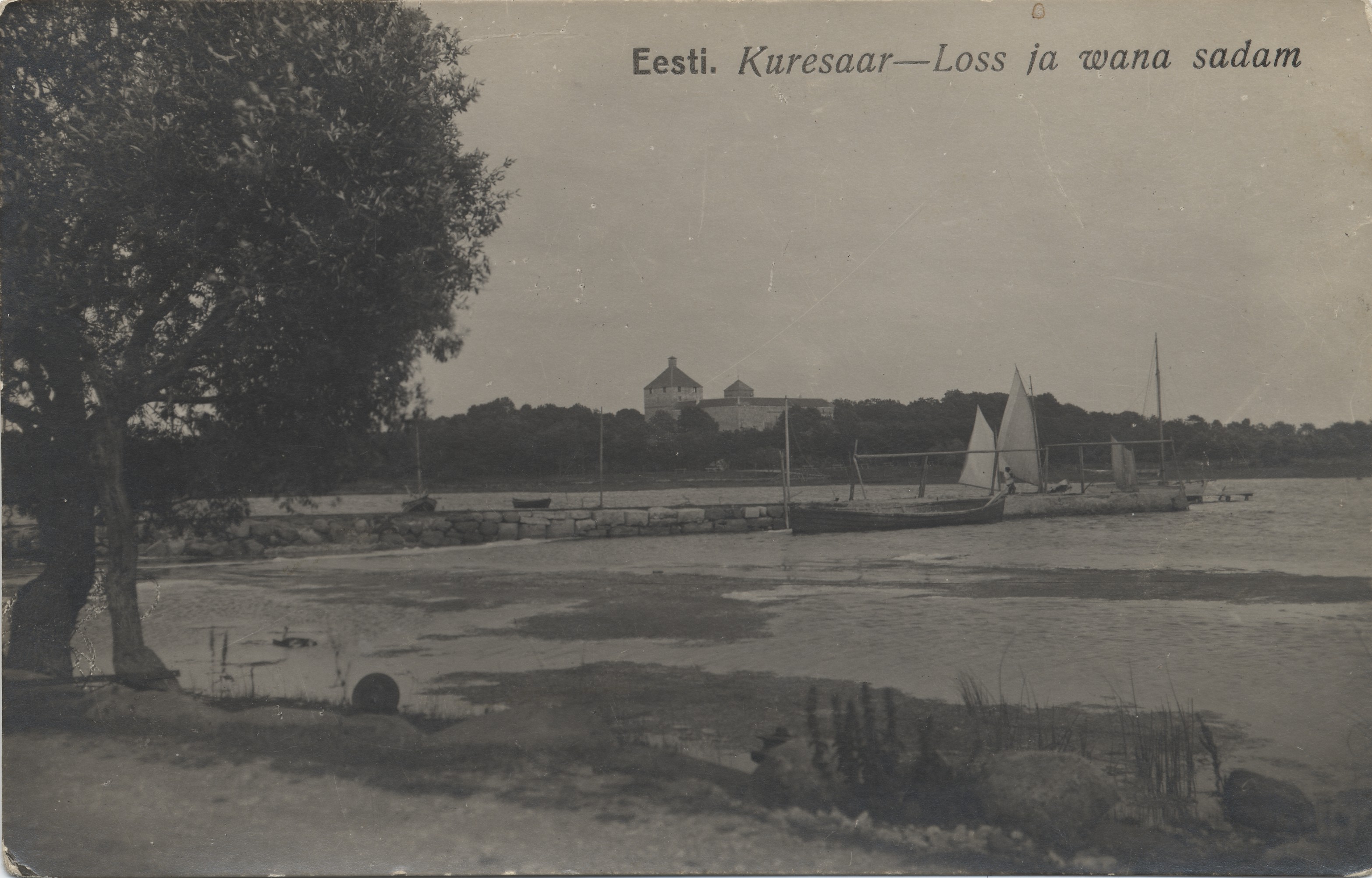 Estonia : Kuresaar : Castle and Wana Port
