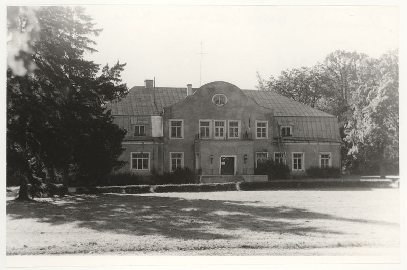 Kuusalu Vallahallitus in Kiiu Manor