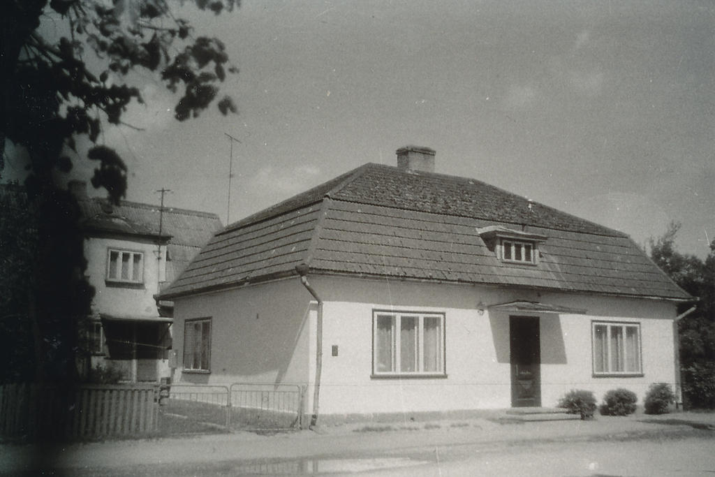 Photocopy. Võru Telegrapher and Telephone Network Officer Aro Metsov residential building in the 1930s.