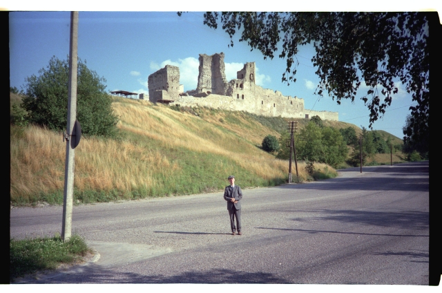 Hans Teetlaus Rakvere Order in the background of ruins