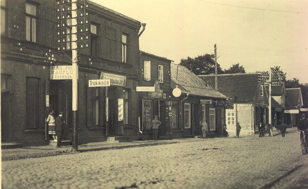 Photo postcard. Võru, Jüri Street, E.K.Ü "Täht" printing house and service.