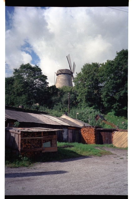 View of the windmill on Vallimäel from the courtyard of Pika Street in Rakvere