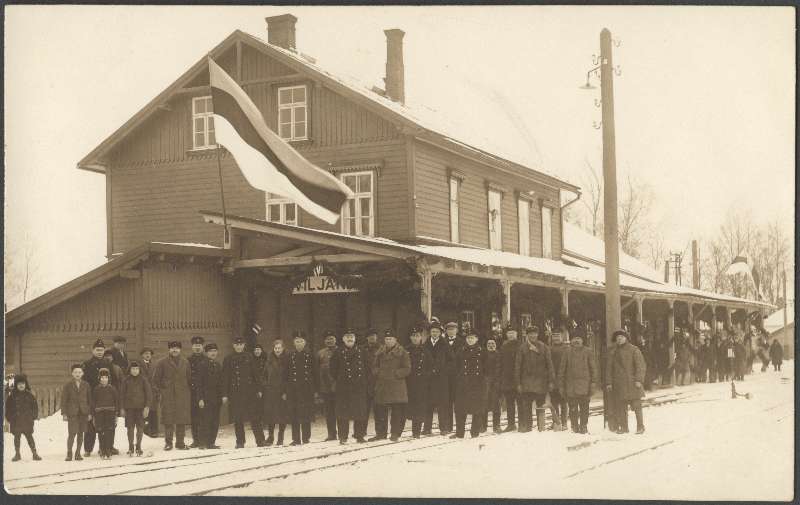 Postcard, Viljandi, Kantreküla, Viljandi railway station, employees, station building