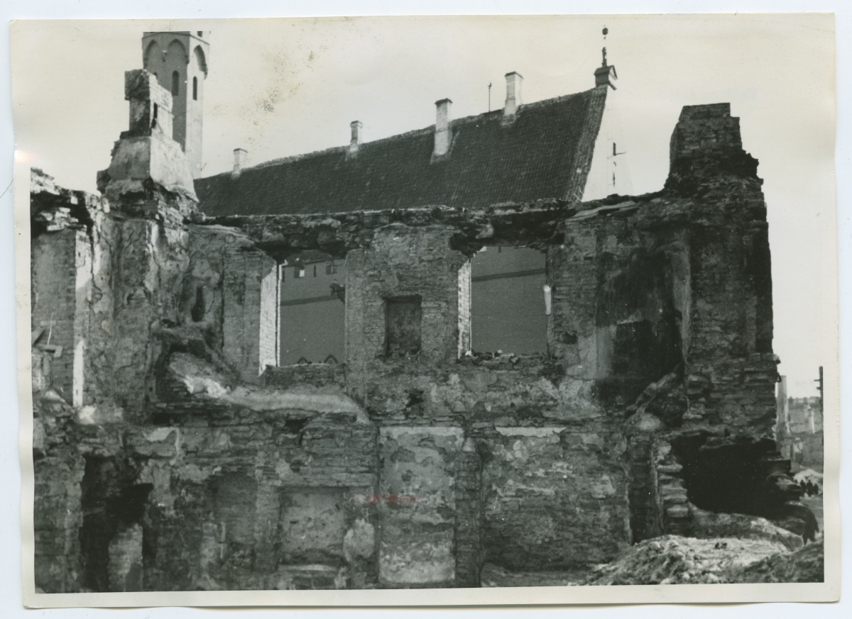 Tallinn, the ruins of Vaekoja, indoor view.