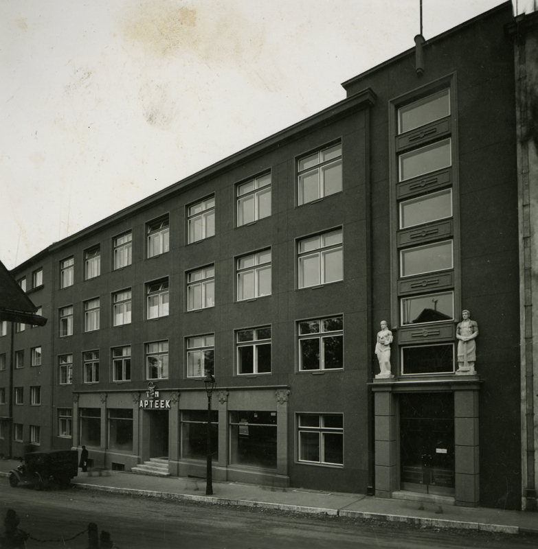 Tõnismäe Policlinic building, view on the side of Tõnismäe tn. Architect Elmar Lohk