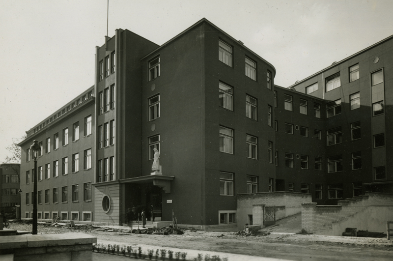 Tõnismäe Policlinic building, view on the side of Education. Architect Elmar Lohk