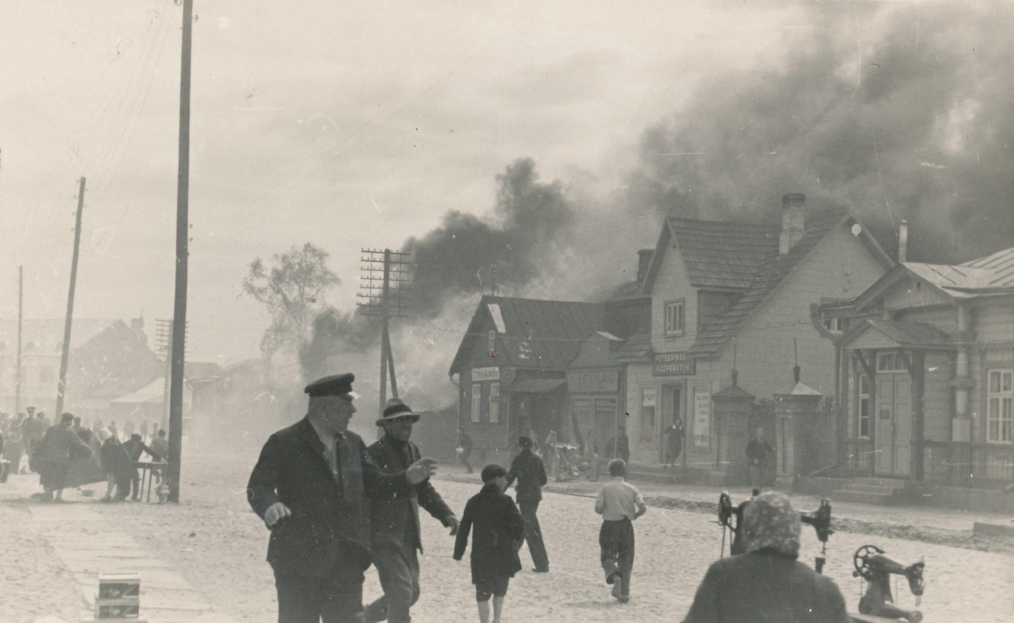 Photo postcard. Fire in Petseris on May 24, 1939. (in front plan Printing House Star Petser Department).