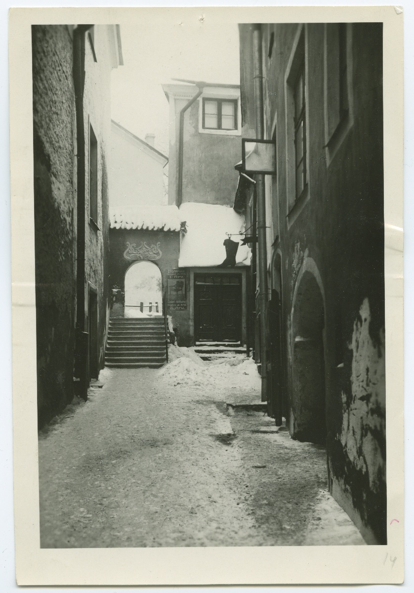 Tallinn, Trepi Street, "Nõelasilm", view towards the Niguliste Church.