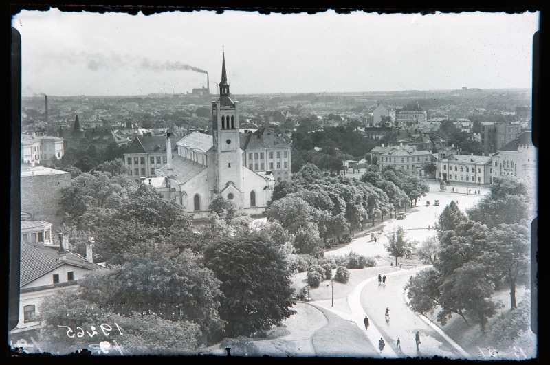 View of the Freedom Square, in the middle of the Jaan Church.