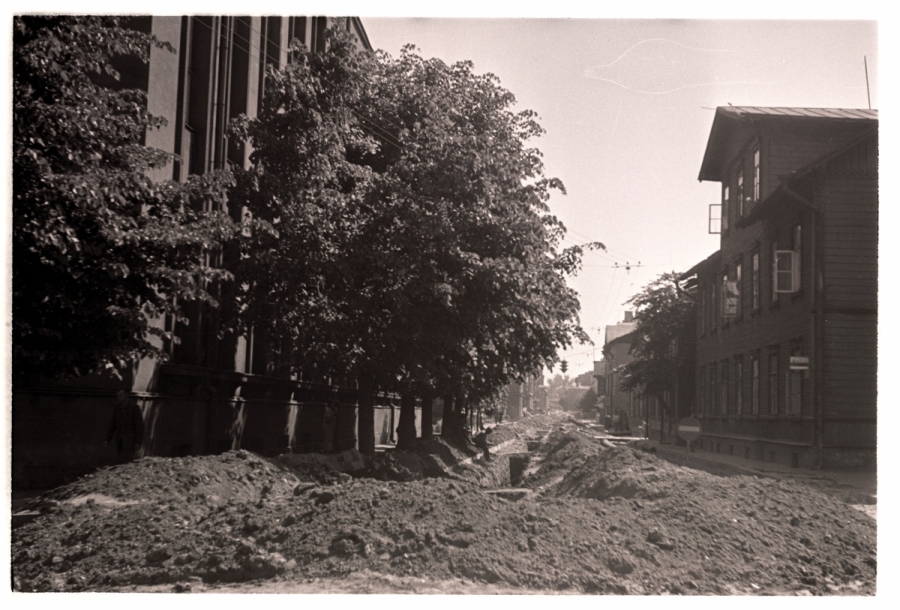 Tallinn, Kreuksi Street sewerage crawl, open.