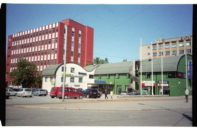 Business building at the corner of Hallivanamehe street and Pärnu highway in Tallinn