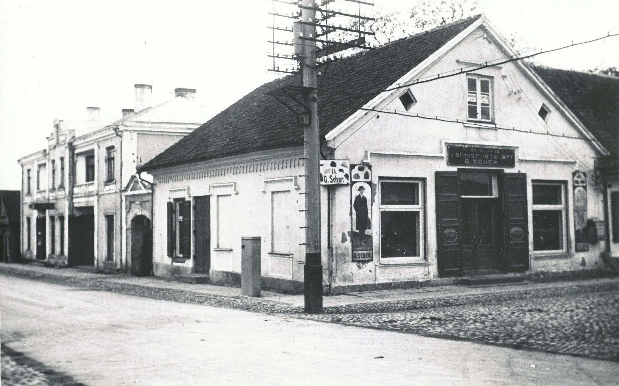 Photo. Võru. Shops at the corner of Tartu and Jüri Streets in 1920-30.