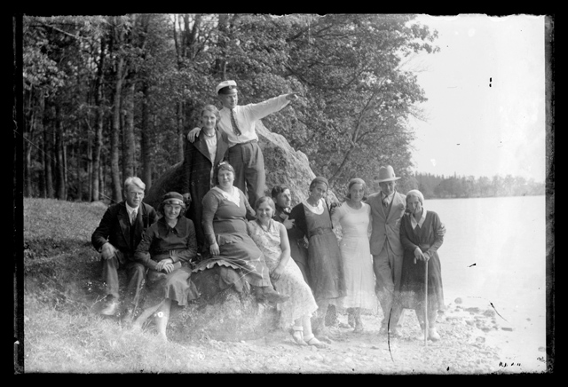 Party clothing for men and women - a company posing young people at Kalevipoja stone near Saadjärvi ?