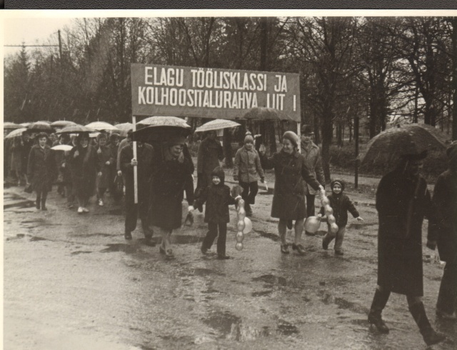 Photo, Anniversary of the October Revolution Demonstration Paides 7.11.1974.