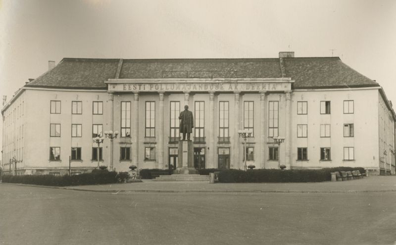 Photo album. Main building of the Estonian Academy of Agriculture.