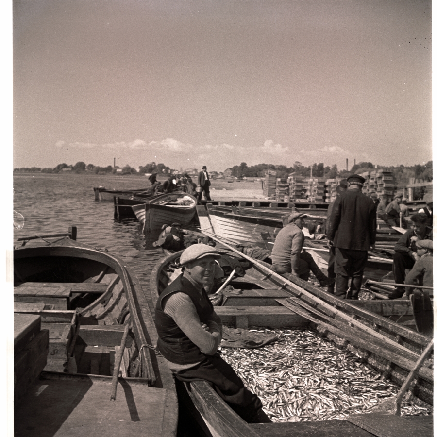 Pärnu [Chapter in the Museum: Tartu, fishing rods on the river.]