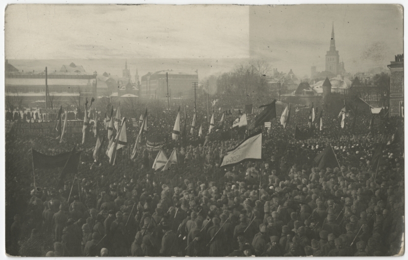 Demontration of military personnel in the Russian market in Tallinn. 1917