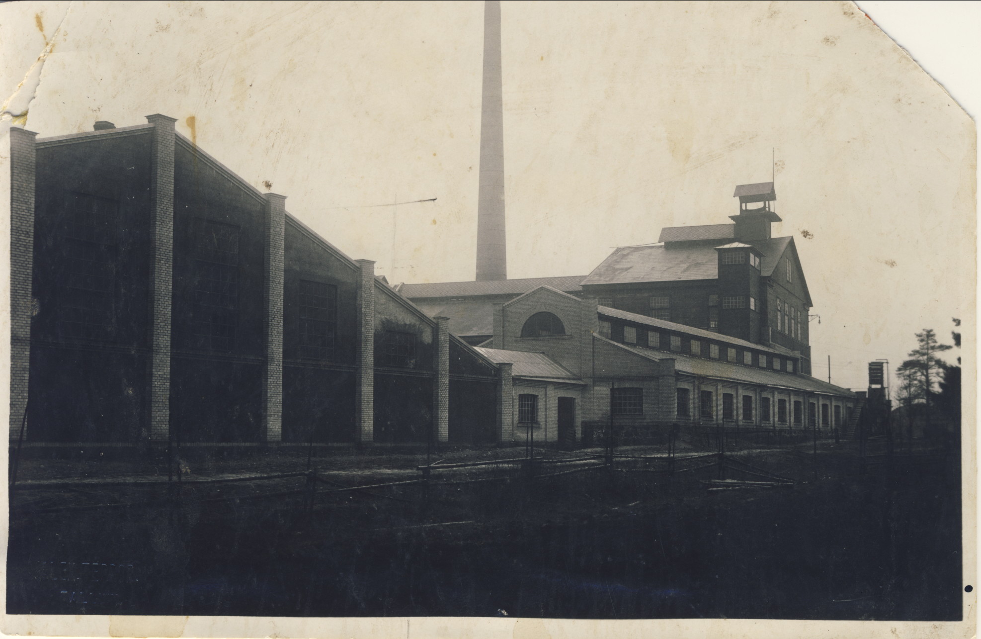 Photo. Järvakandi Factories. View from the southeast. Glass ceiling, elevator shoe, cutting cuff