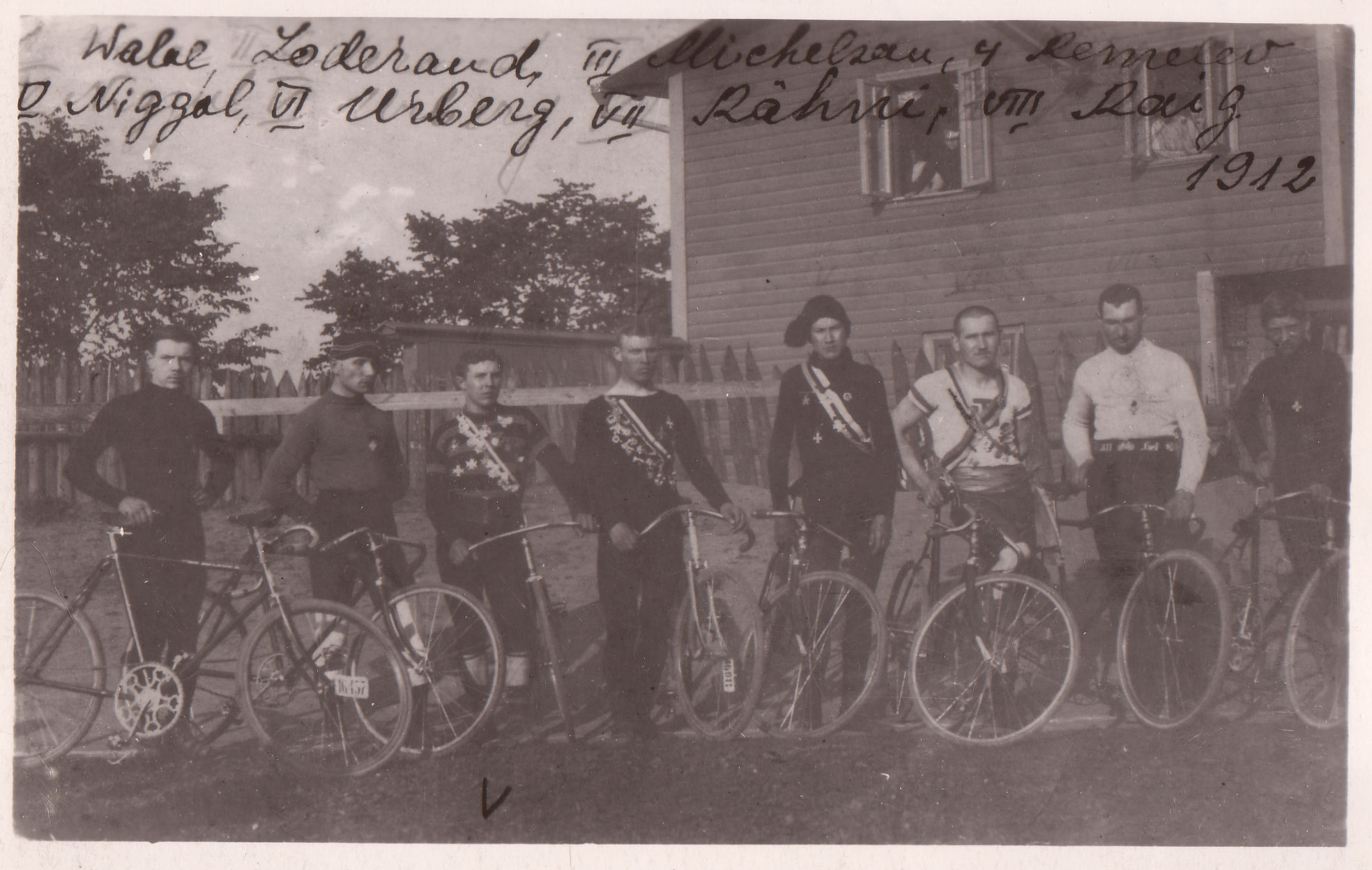 Group bicycles in the Taara Garden