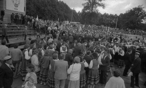 Great Song Festival in Tartu. 1989. Singing at the Tamme Stadium.
