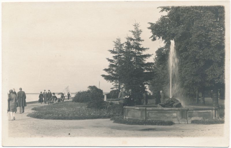 Postcard. Blowing on the Great Promenade. 192nd side II.