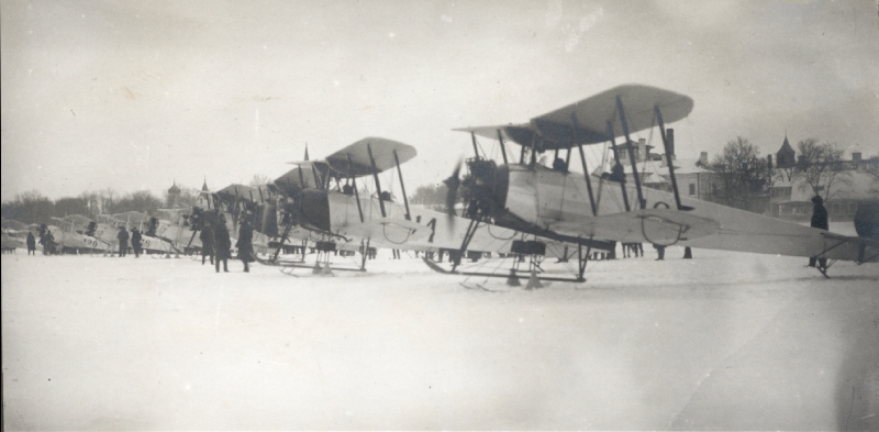 Photo. Airplanes with Estonian Air Force's mouths on Haapsalu Tagalahe ice in the background of Promenade. March 2, 1931. The album of the City Government.