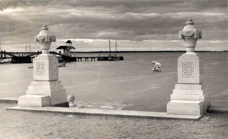 Postcard. Caldatrepisttik on the promenade. 1931.