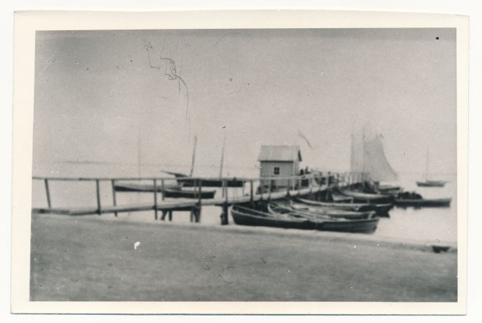 Photo. Boat bridge Haapsalu on the Great Promenade. Photo: ca 1900. Hm 1368. Production.
