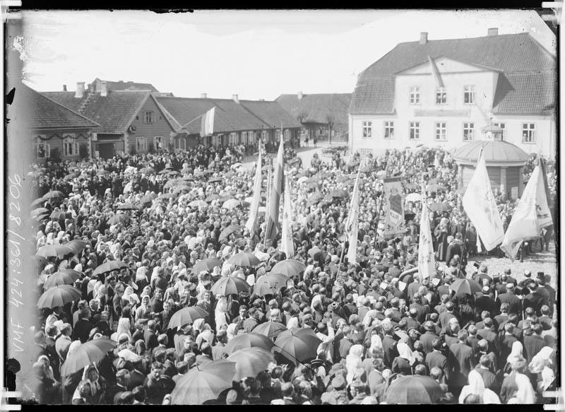 Photo-negative, Marketing, Population Collection