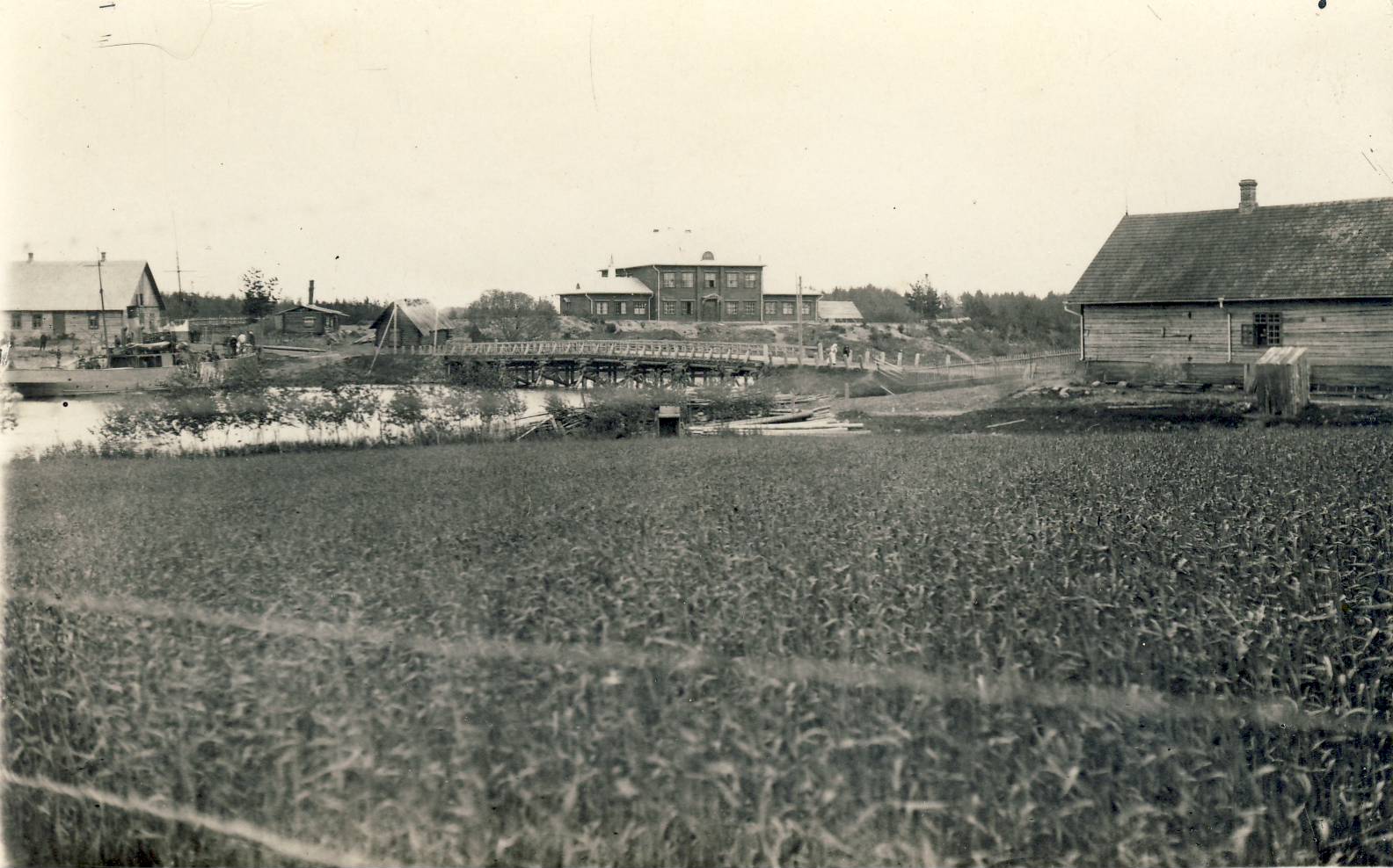 Värska.view the school house and the hip bridge from the opposite shore.