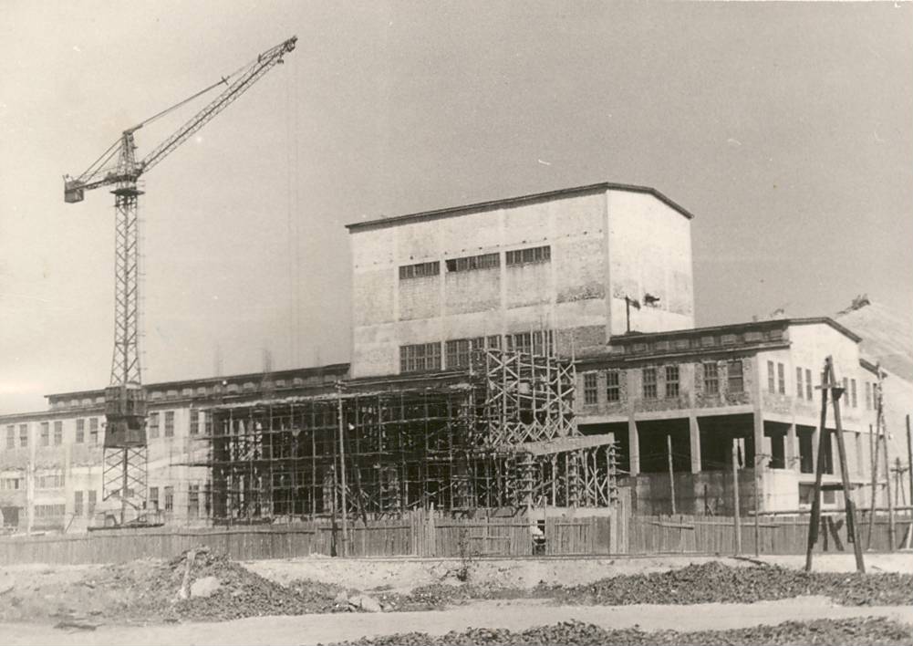 Construction of Ahtme enrichment factory