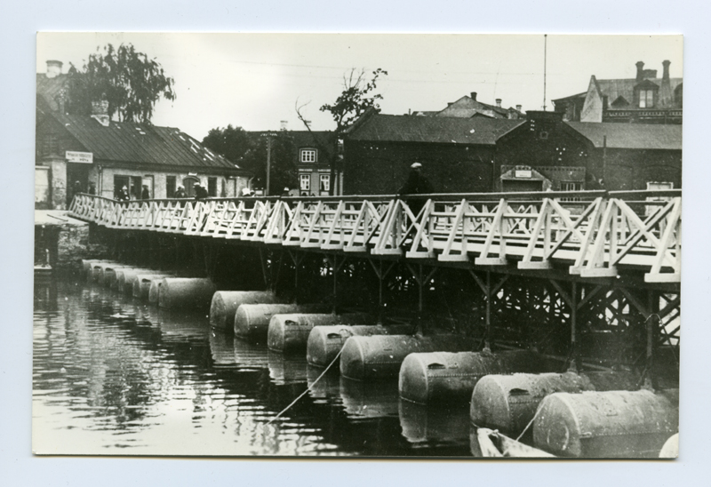 Pontoon bridge at the market building and bus station in Tartu