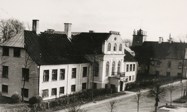 Karlova Manor