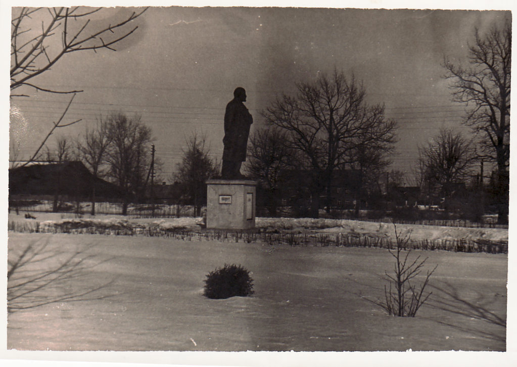 Lenin's fairy tales in the city center park