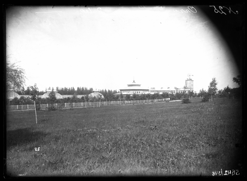 View of the greenhouse and manage of the Oru Castle.