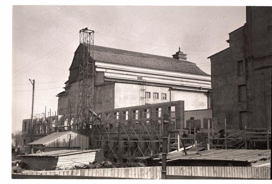 Tallinn, restoration of the "Estonia" theatre, behind the façade.