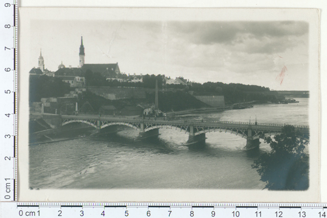 Narva bridge and city