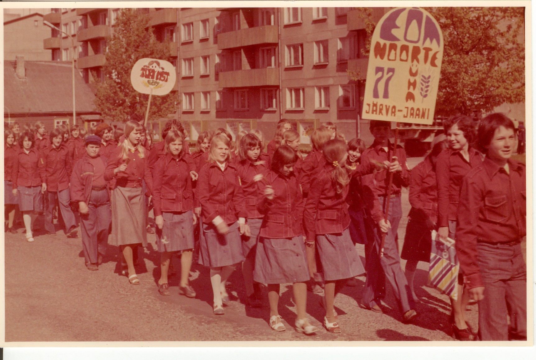 Photo, the celebration of the beginning of the student "Punase Nelgi Summer" in 1977. Summer Paides