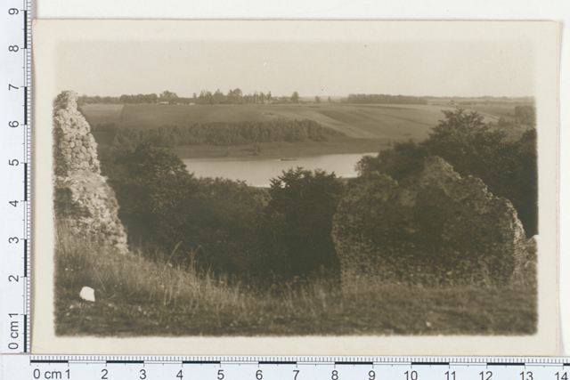 Viljandi, view of the ruins towards the lake