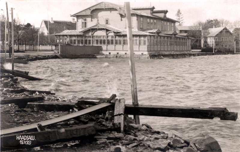 Photo postcard. The flood of Haapsalu. View of the Kuursaal and surroundings during flood and high water. 15 October 29th