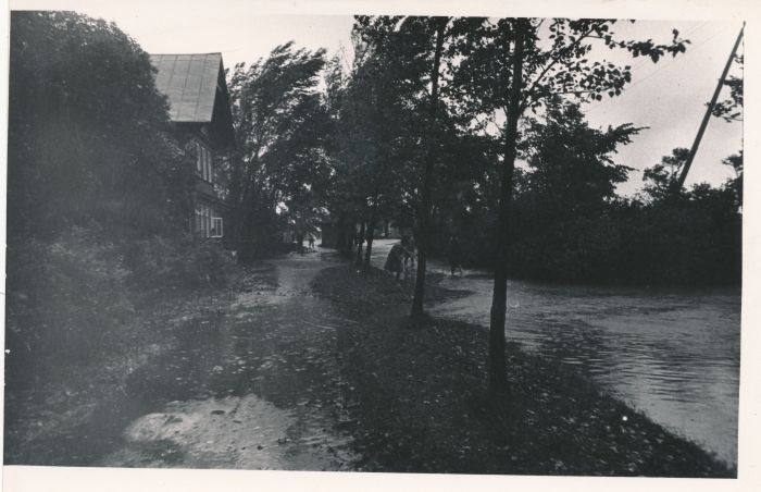 Photo. View Haapsalu 21. June puiestee near the sound courtyard, during the flood. 6th of August 1967. Photographer. R. Kalk.