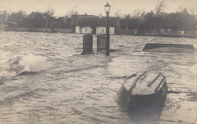 Photo. Floods in Haapsalu, Night shore 22 November 1913.