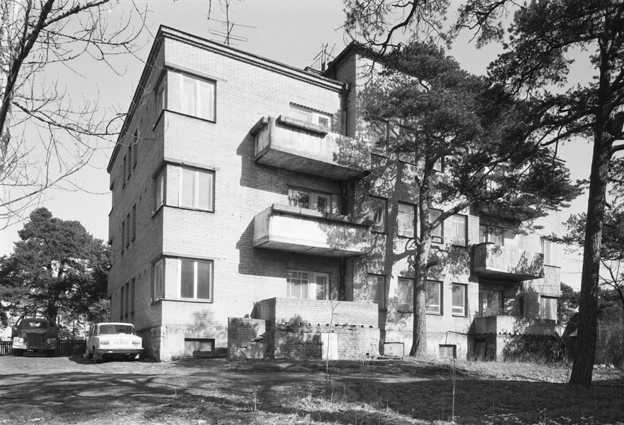 Apartment building in Tallinn on Männikul Orava 4, view of the building. Architect Eugen Sacharias