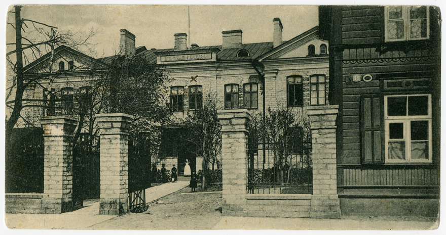 State Titus Kroonugümnaasium, later the State Arts School in Tallinn, Suur-Tartu Road 1. Architect Rudolf Otto von Knüpffer; completed in 1885. Close view of the building in front of the garden and the edge of the wooden building