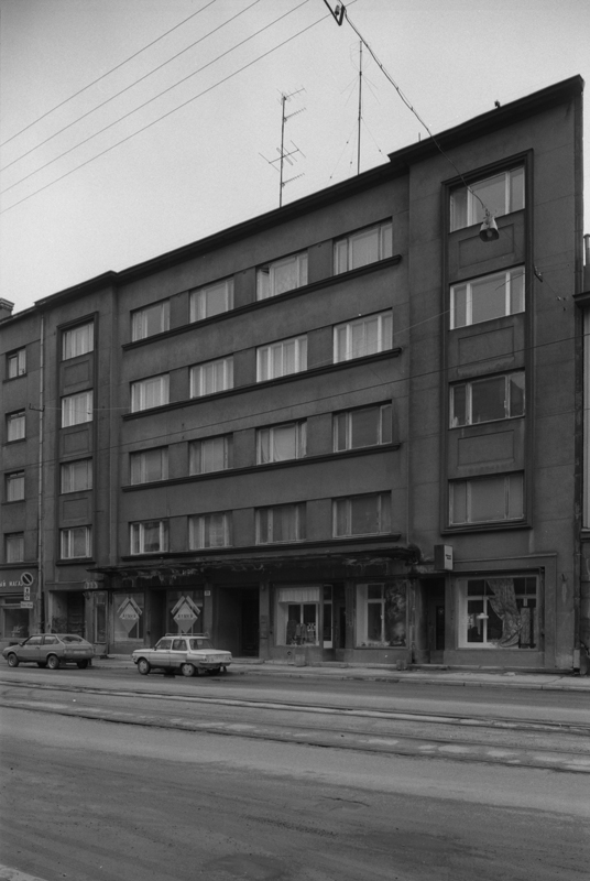 Apartment building with stores in Tallinn, Pärnu mnt 26, view of the building. Architect Eugen Sacharias