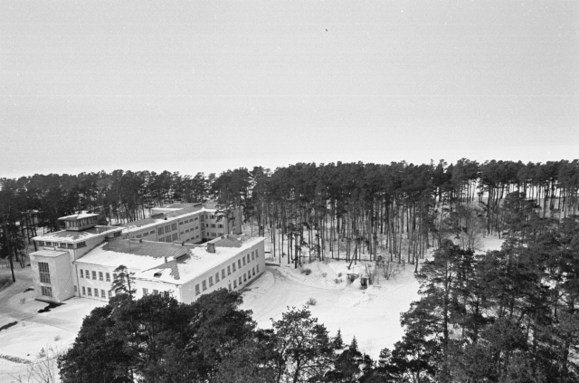 Narva-jõesuu sanatoorium. "this is the collois sanatoorium."